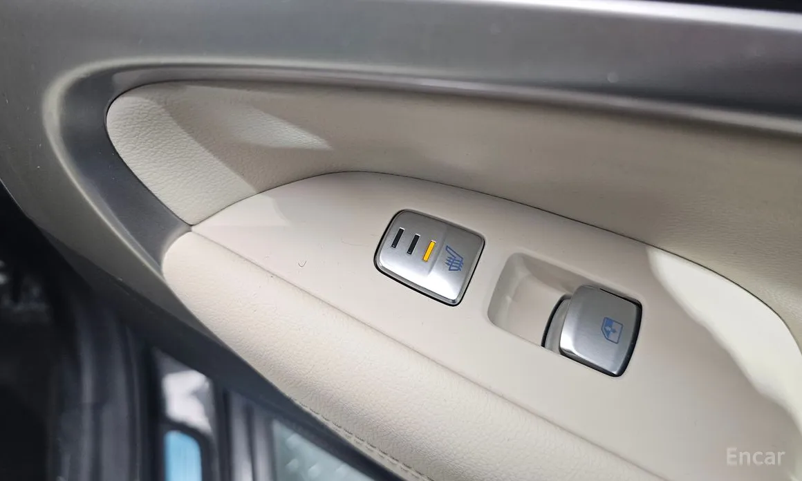 Фото 18 - Genesis G70