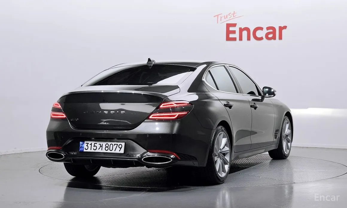 Фото 2 - Genesis G70