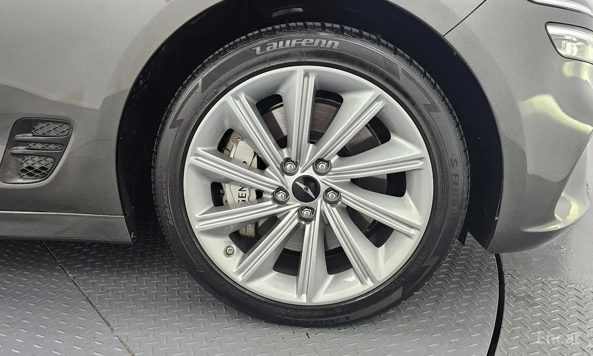 Фото 5 - Genesis G70