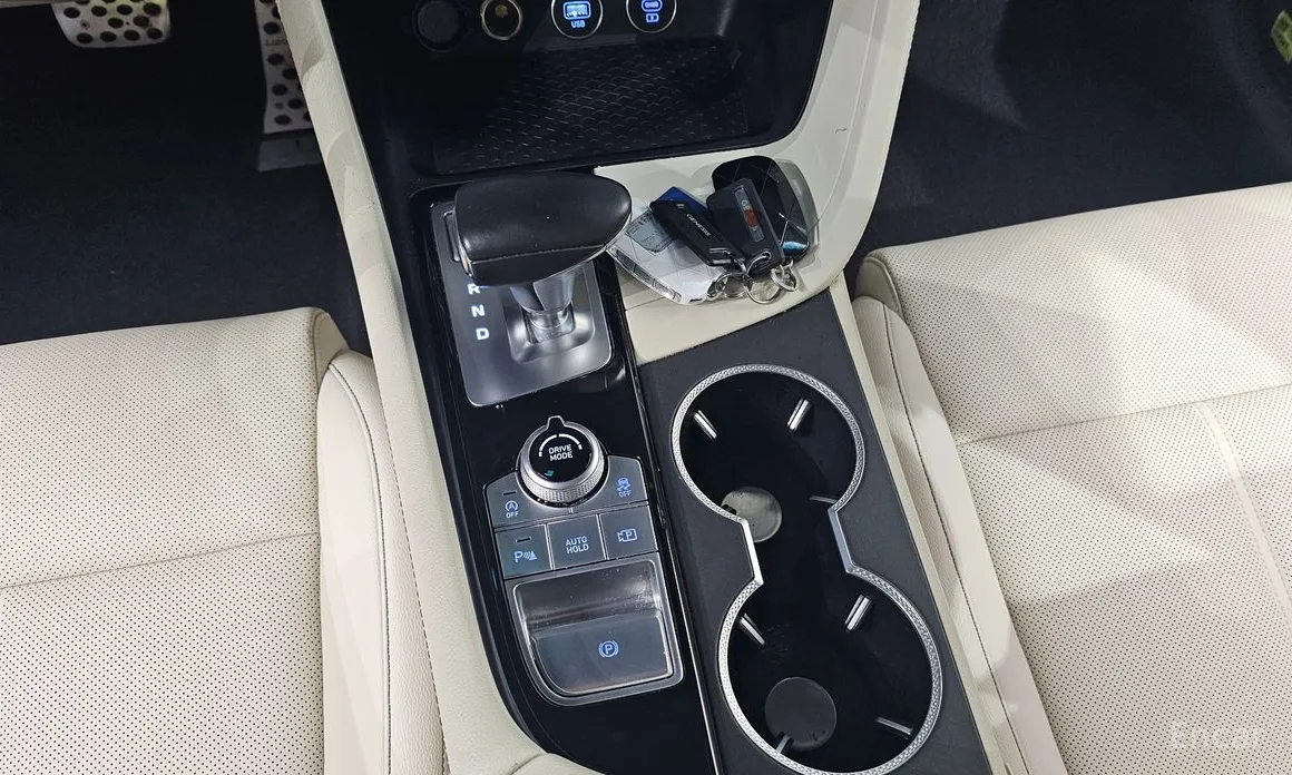 Фото 9 - Genesis G70