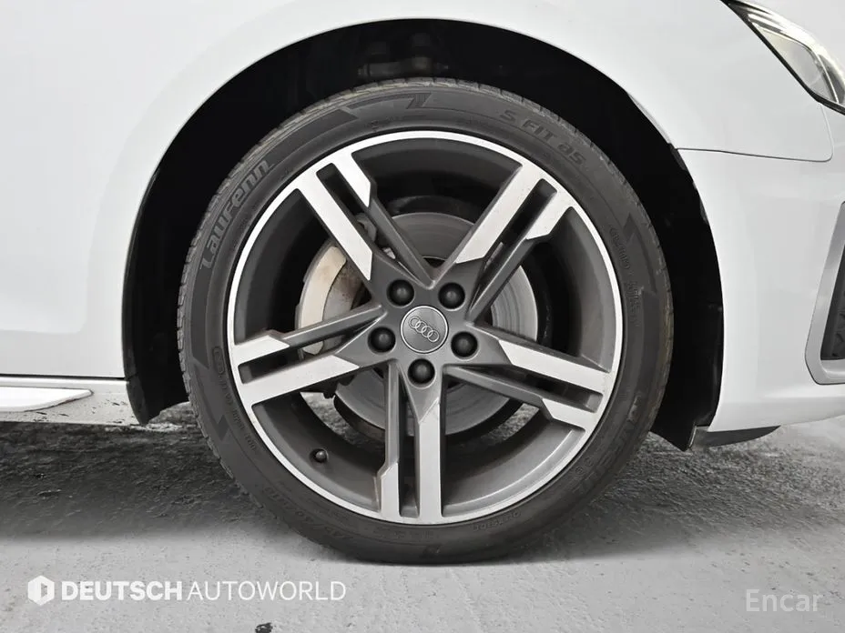 Фото 5 - Audi A4