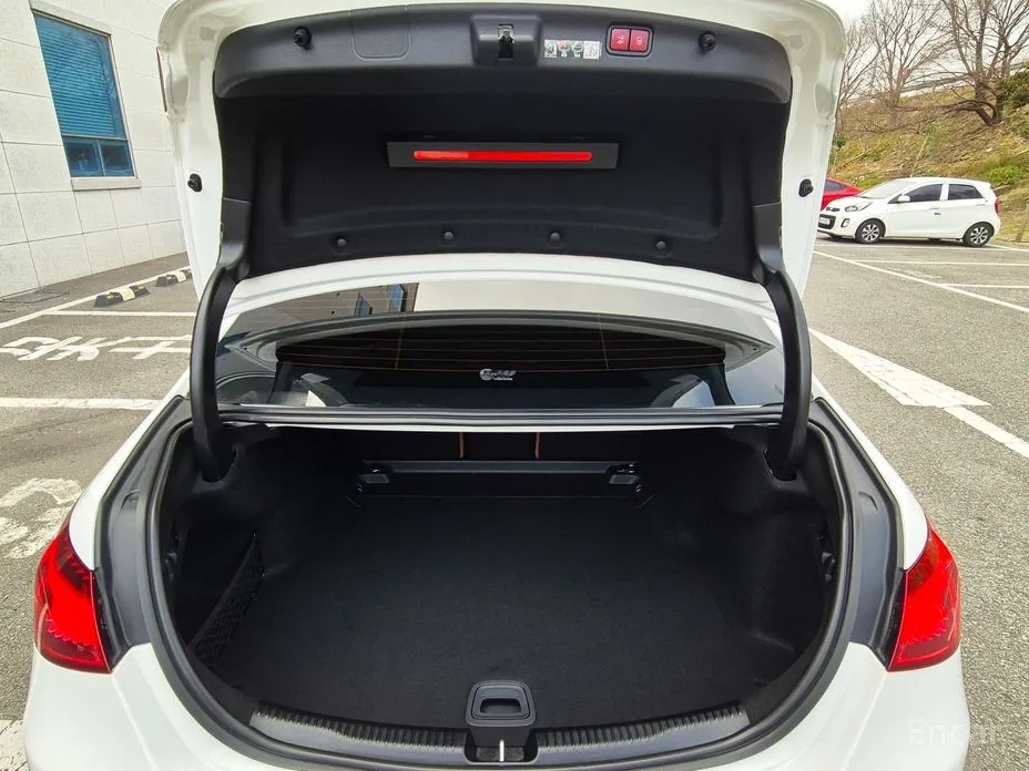 Фото 19 - Mercedes-Benz C-Class