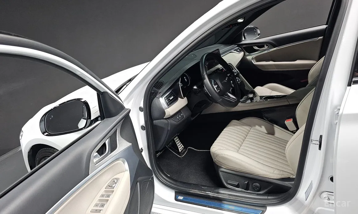 Фото 10 - Genesis G70