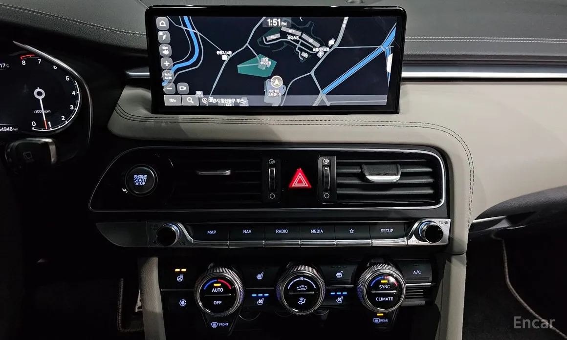 Фото 14 - Genesis G70