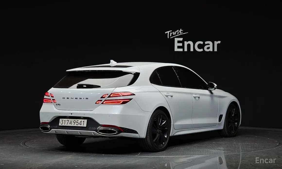 Фото 2 - Genesis G70