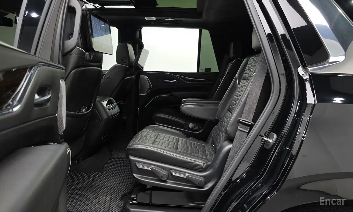 Фото 12 - Cadillac Escalade