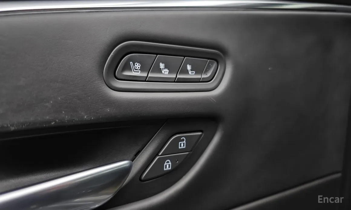 Фото 17 - Cadillac Escalade