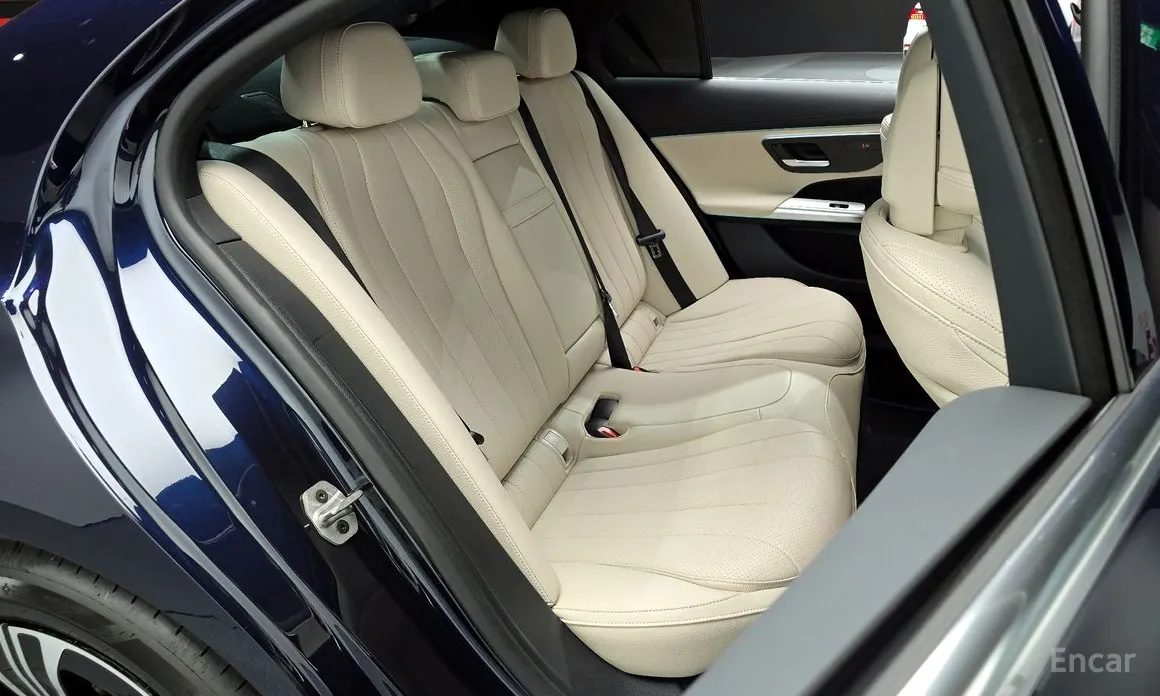 Фото 12 - Mercedes-Benz E-Class