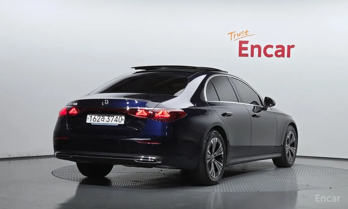 Фото 2 - Mercedes-Benz E-Class