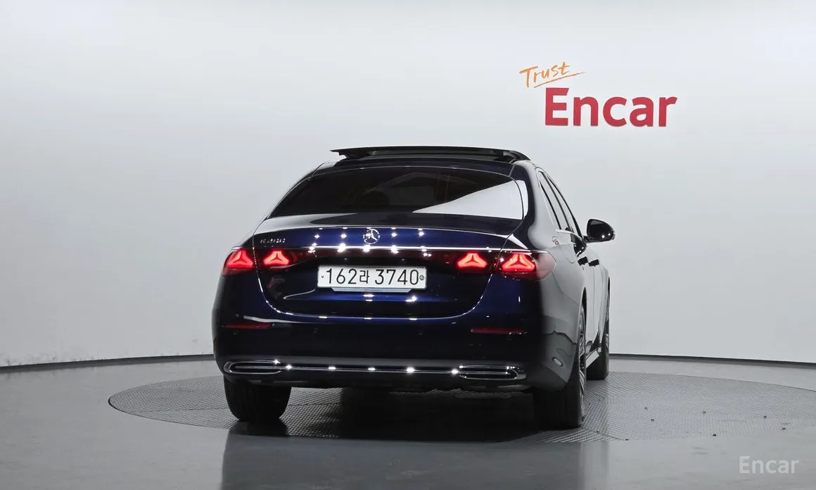 Фото 4 - Mercedes-Benz E-Class