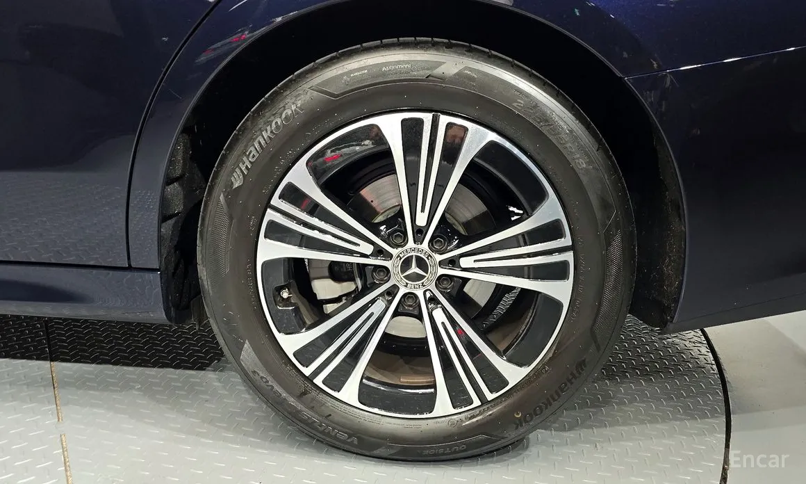 Фото 5 - Mercedes-Benz E-Class