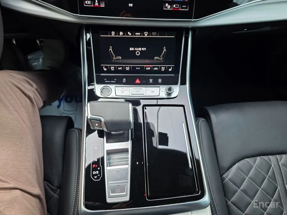 Фото 13 - Audi Q8