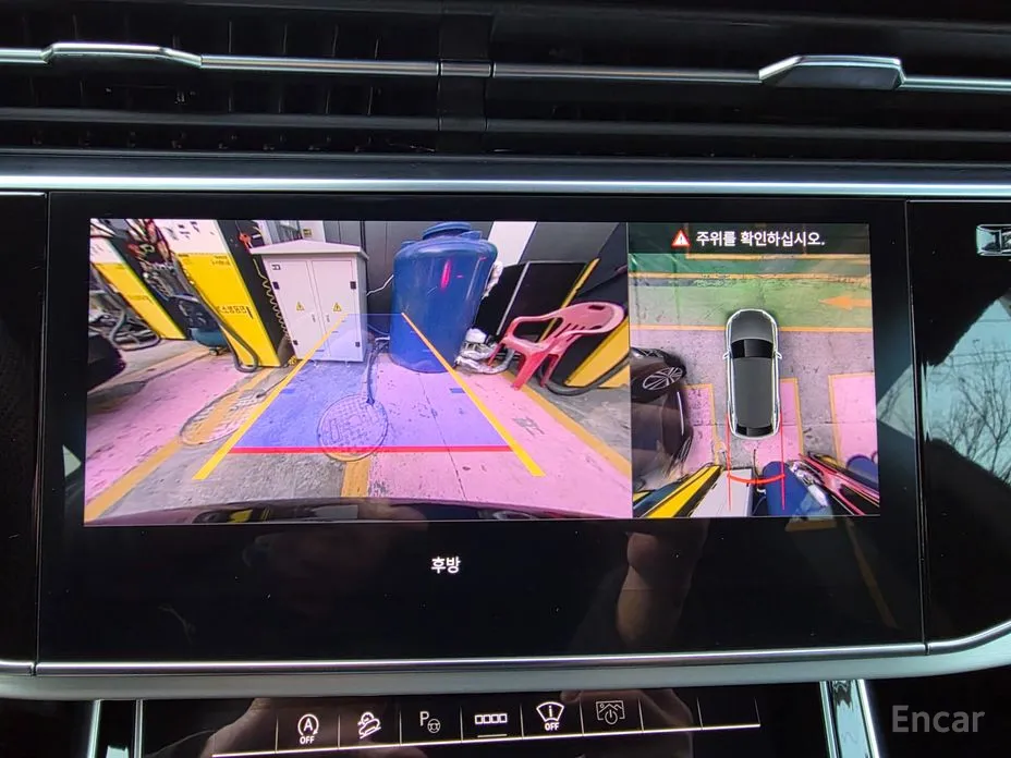 Фото 14 - Audi Q8