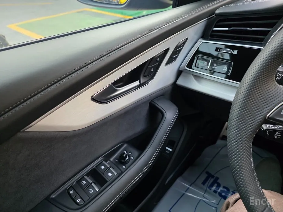 Фото 15 - Audi Q8