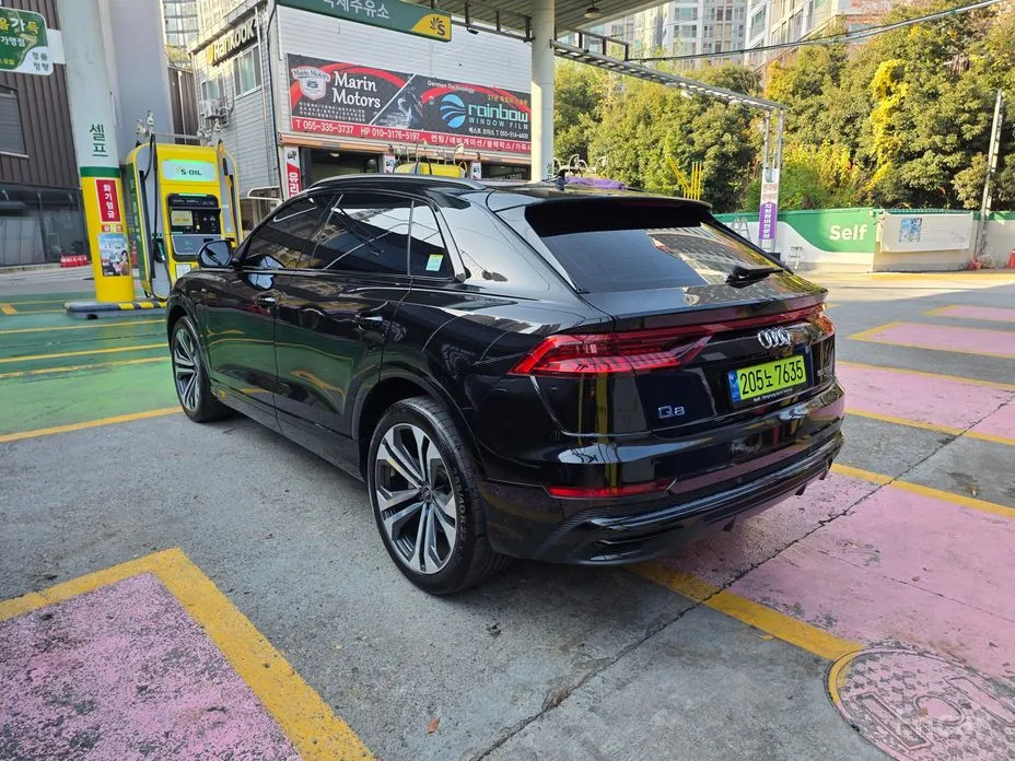 Фото 6 - Audi Q8