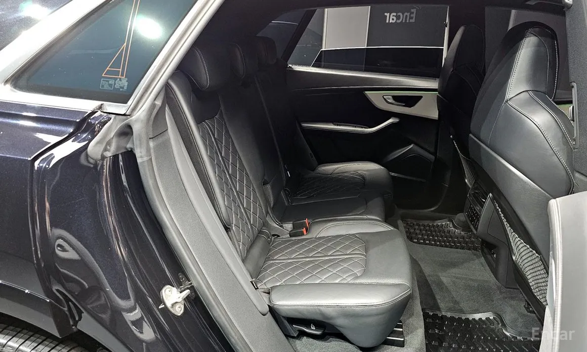 Фото 12 - Audi Q8