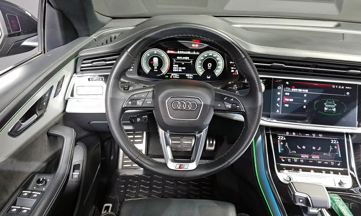 Фото 13 - Audi Q8