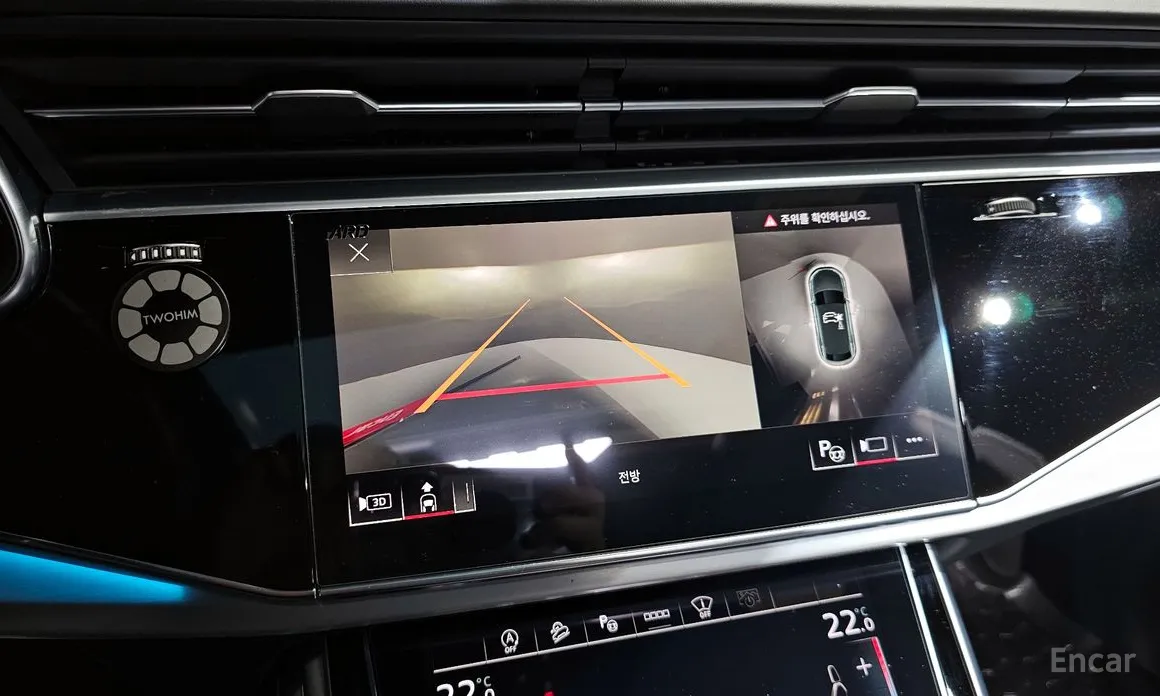 Фото 15 - Audi Q8