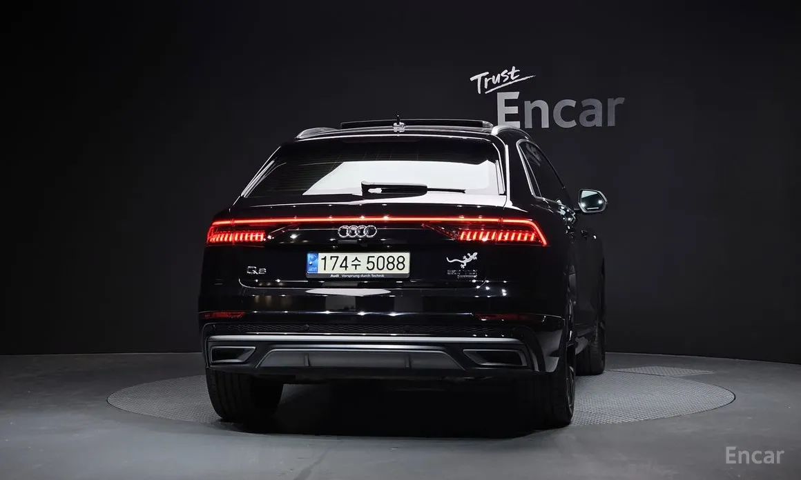 Фото 4 - Audi Q8