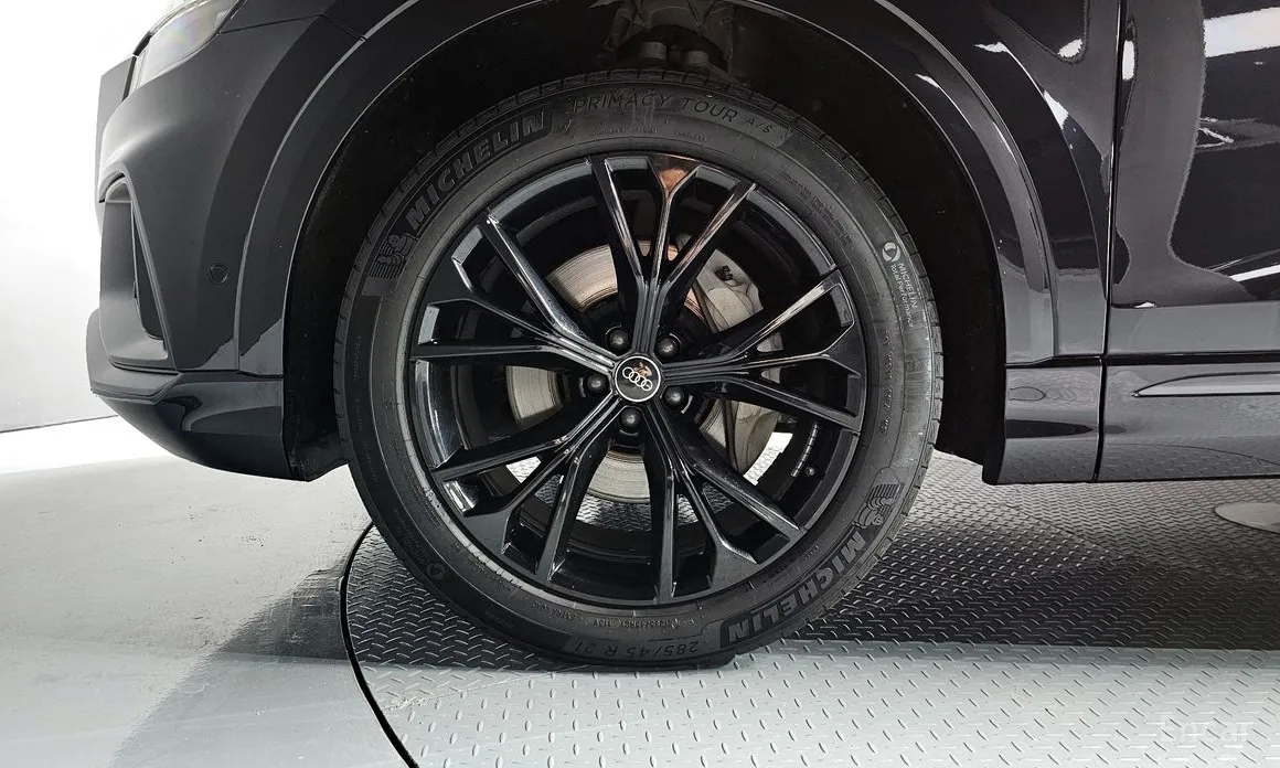 Фото 5 - Audi Q8