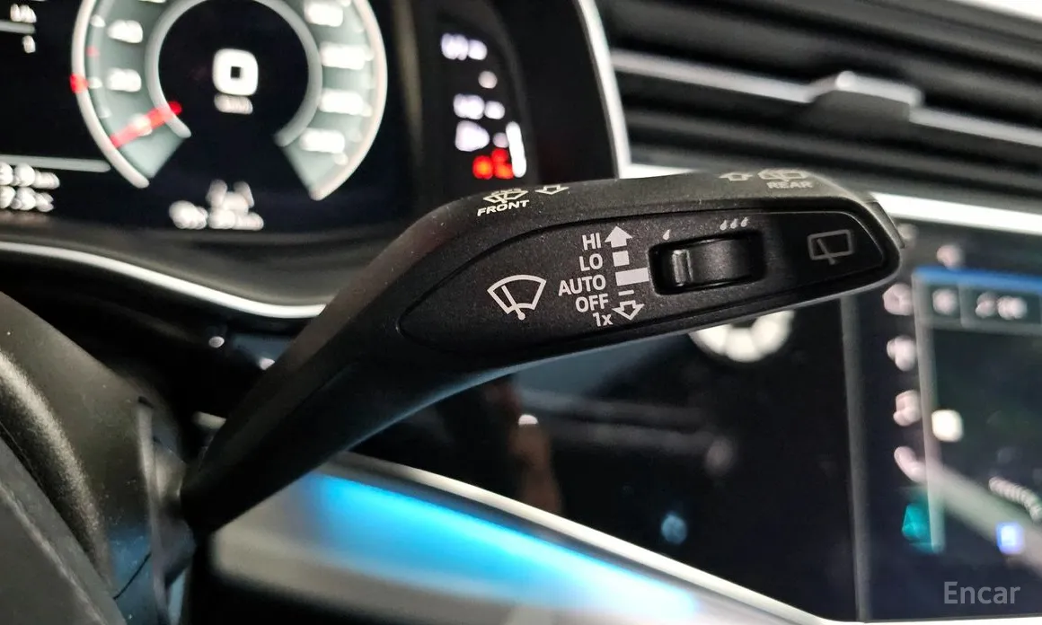 Фото 9 - Audi Q8