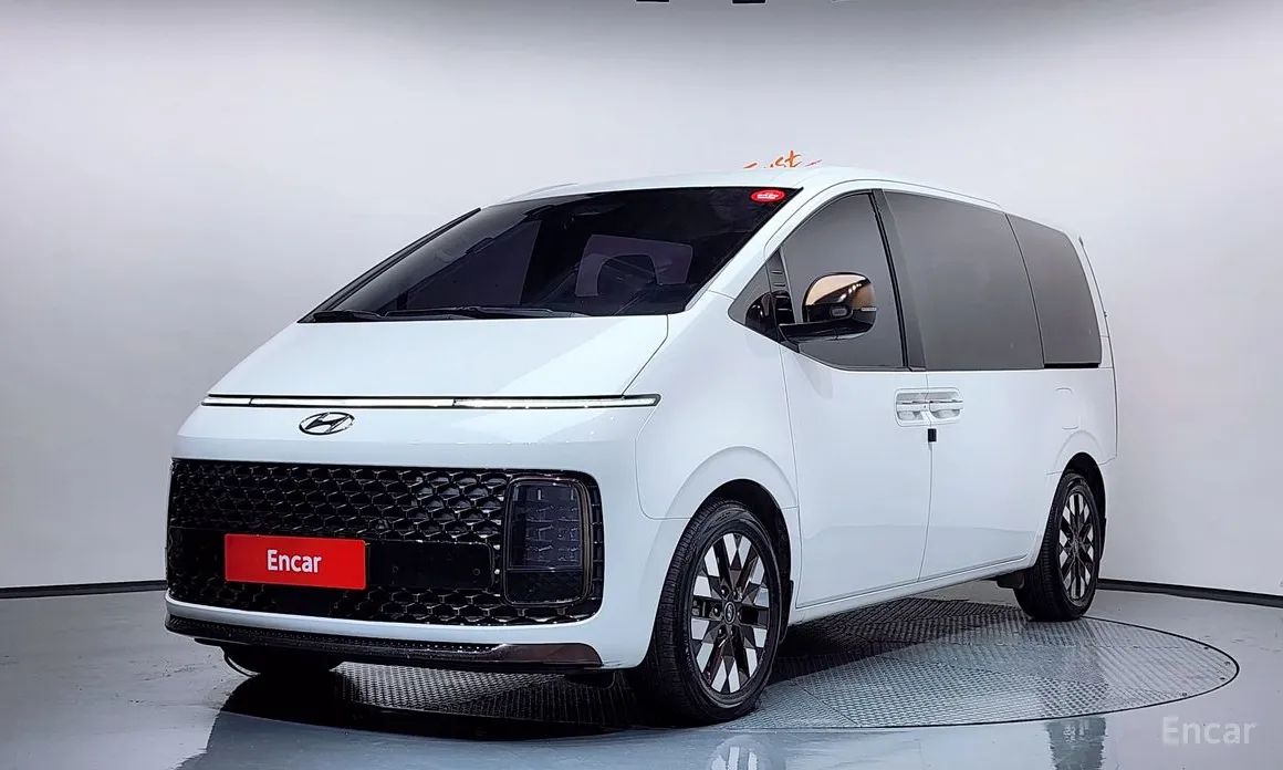 Фото 1 - Hyundai Staria