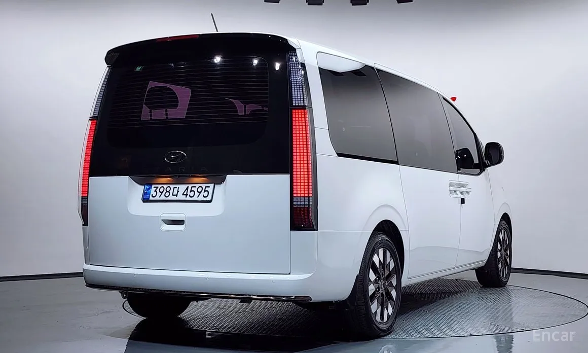 Фото 2 - Hyundai Staria