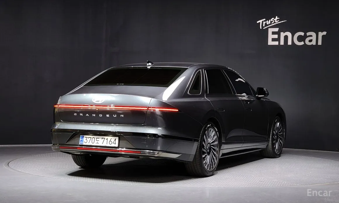 Photo 2 - Hyundai Grandeur