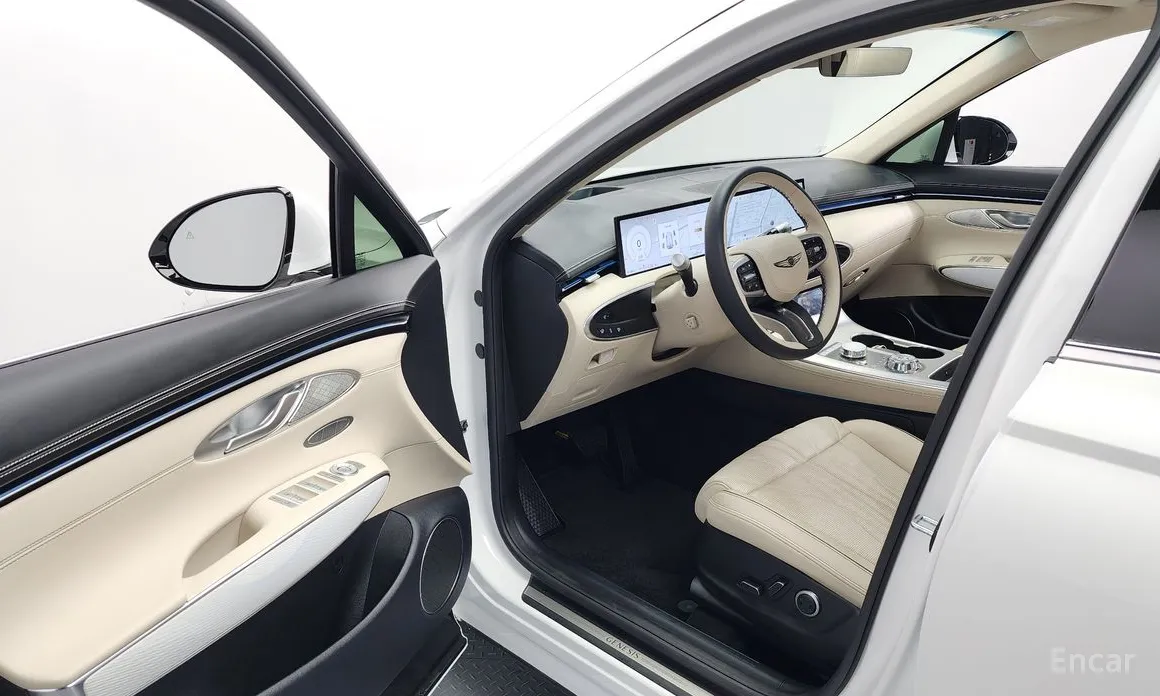 Photo 10 - Genesis GV70