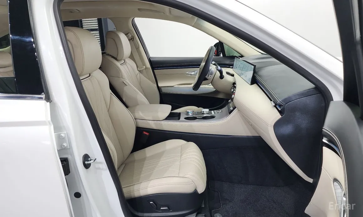 Photo 11 - Genesis GV70