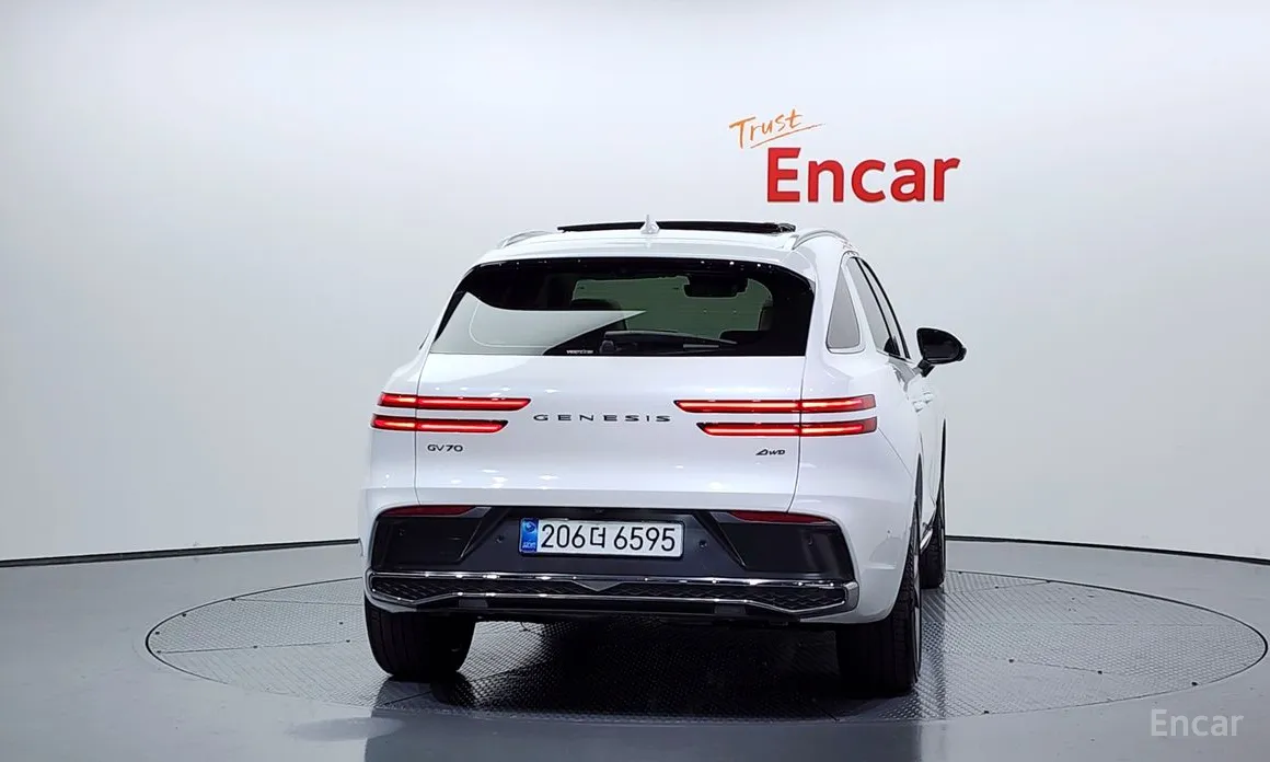 Photo 4 - Genesis GV70