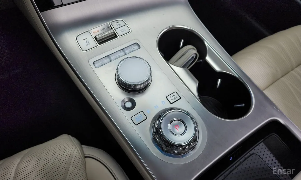 Photo 9 - Genesis GV70