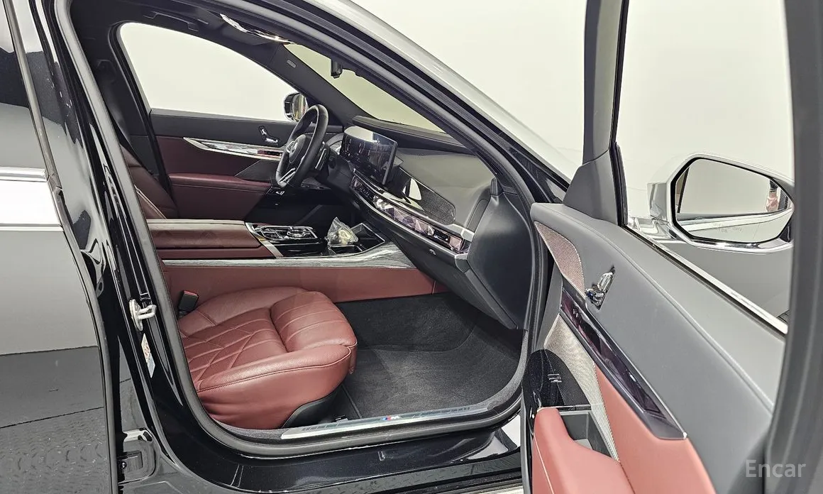 Фото 10 - BMW 7 Series