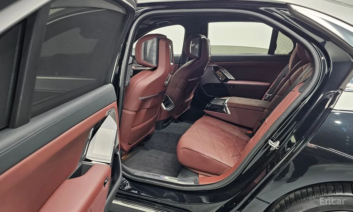 Фото 12 - BMW 7 Series