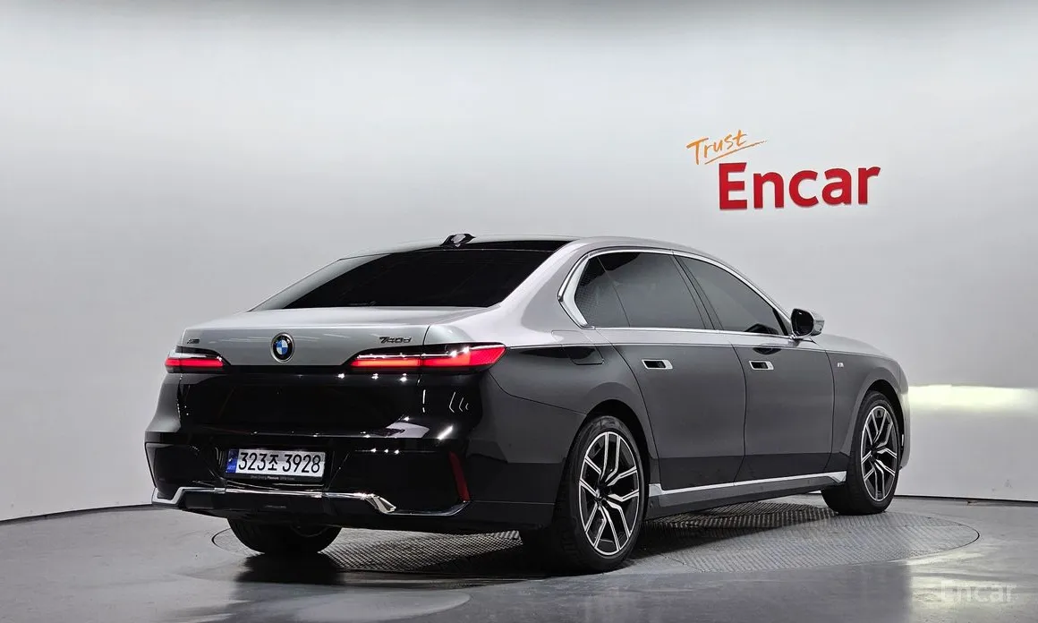 Фото 2 - BMW 7 Series