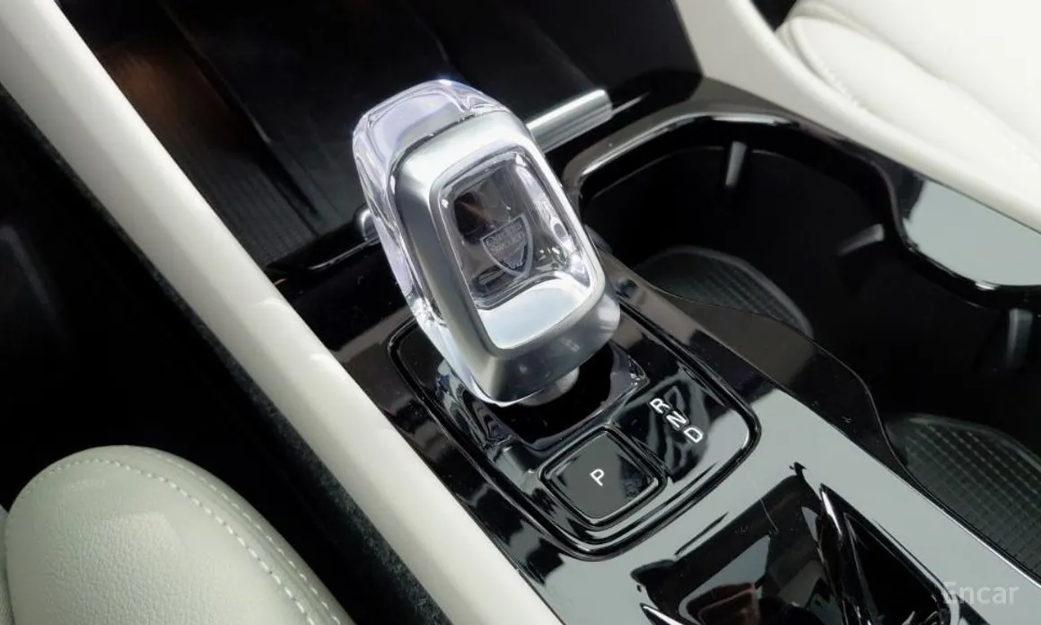 Фото 10 - Volvo XC40