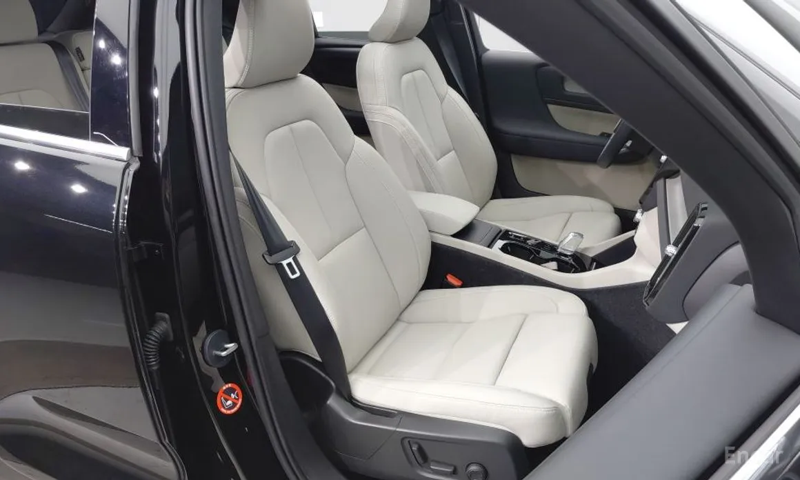 Фото 15 - Volvo XC40