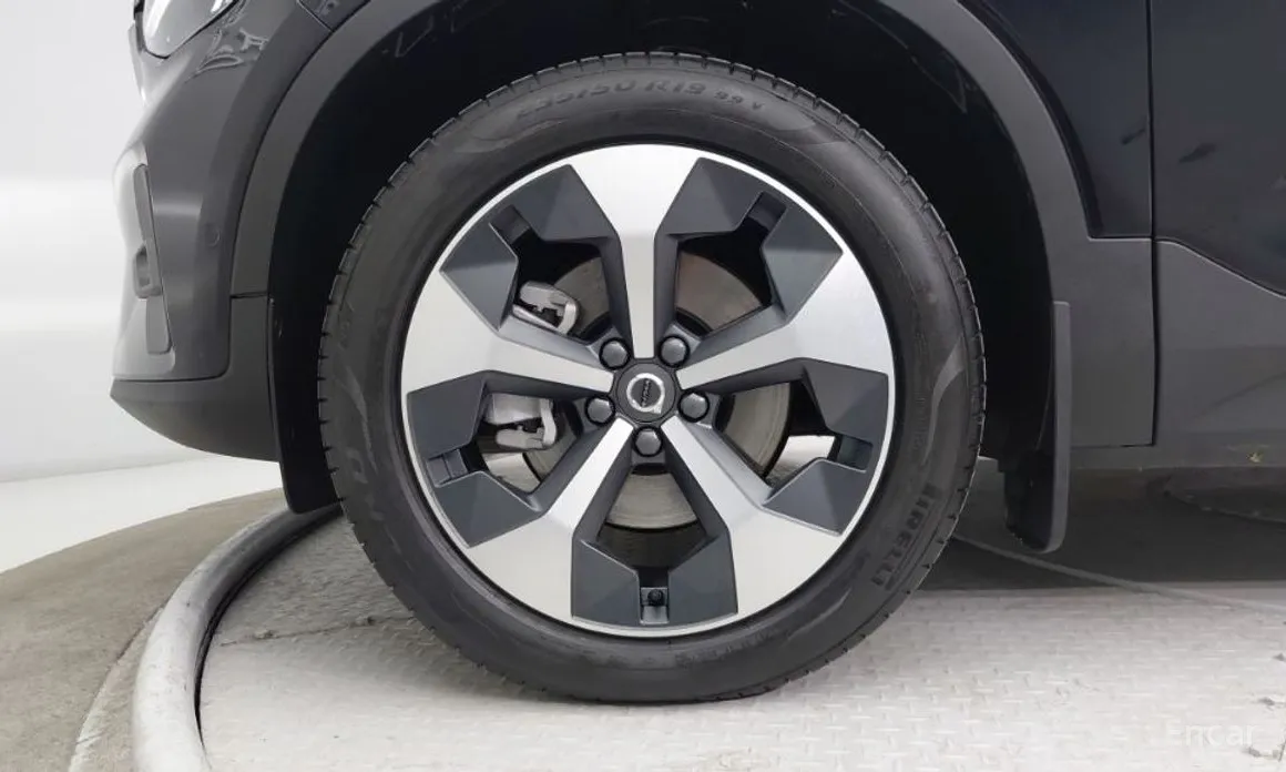 Фото 17 - Volvo XC40