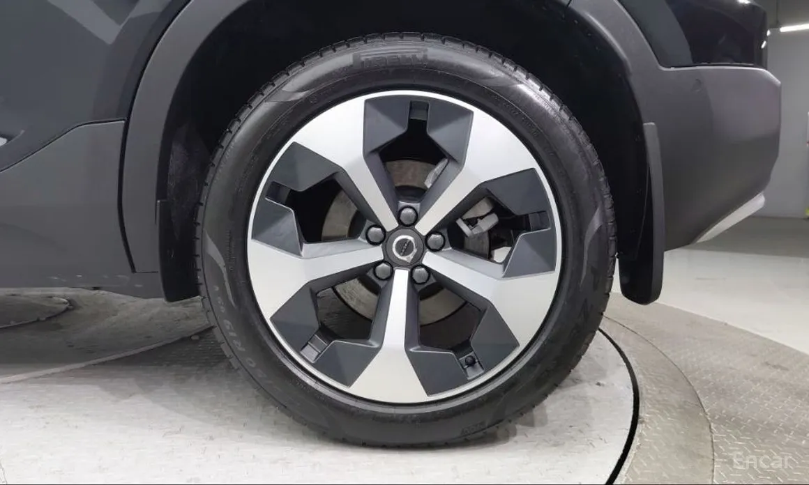 Фото 18 - Volvo XC40