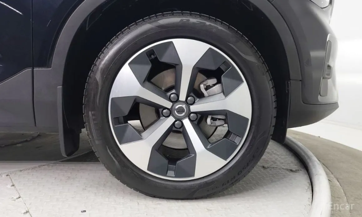 Фото 19 - Volvo XC40