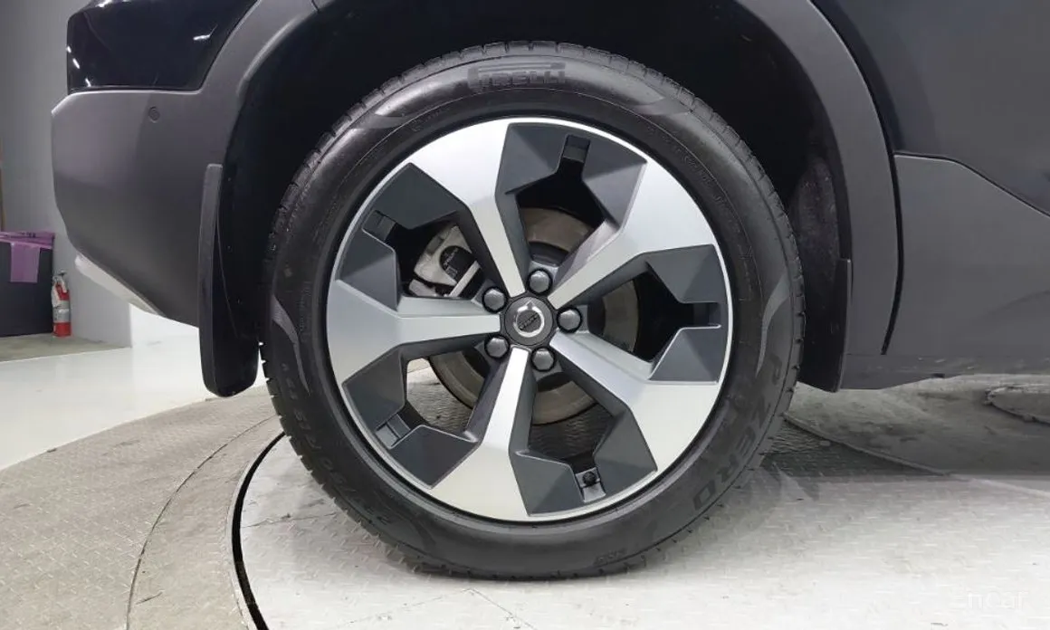 Фото 20 - Volvo XC40