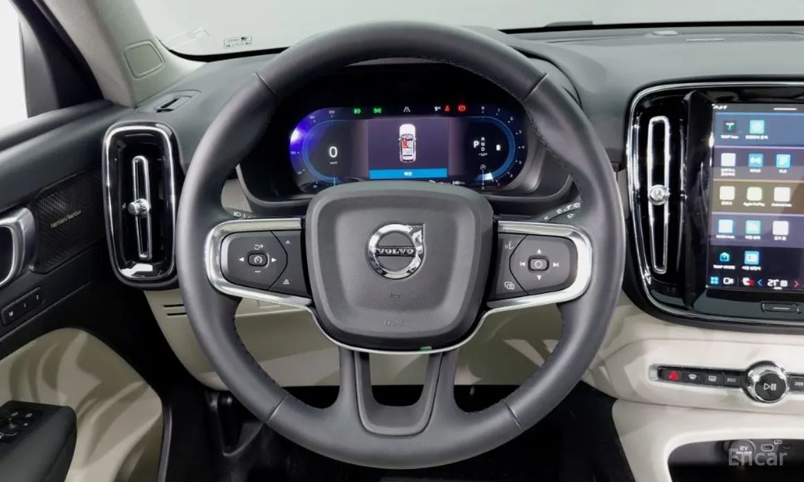 Фото 4 - Volvo XC40