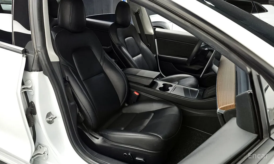 Фото 15 - Tesla Model 3