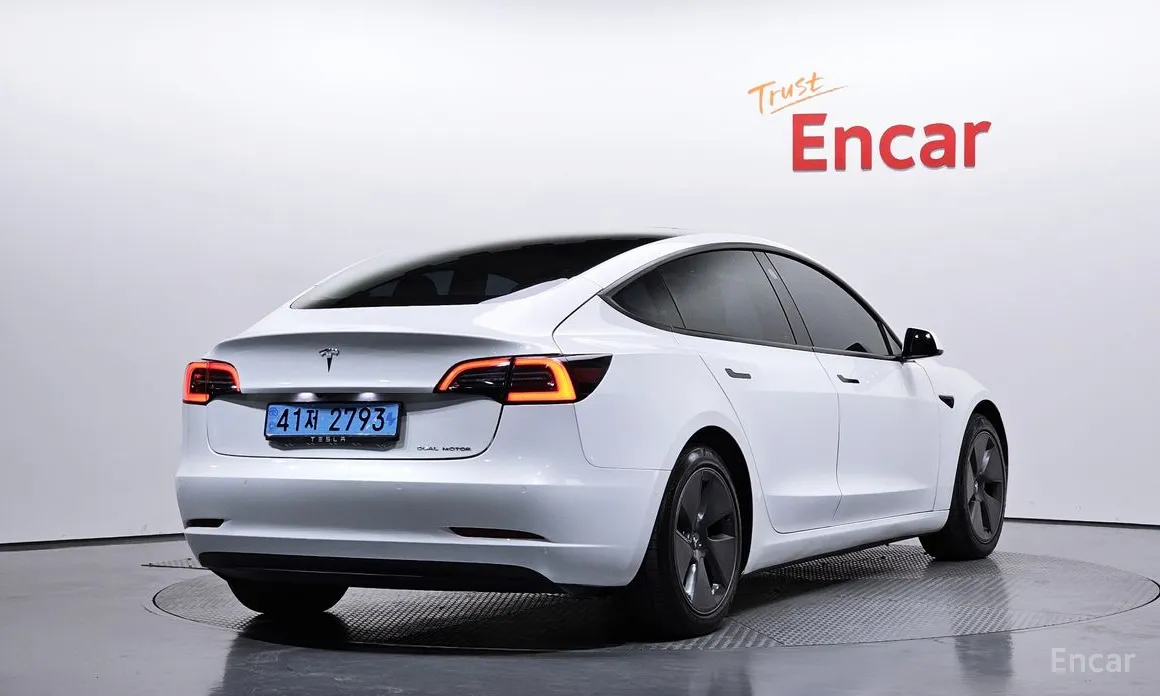 Фото 2 - Tesla Model 3