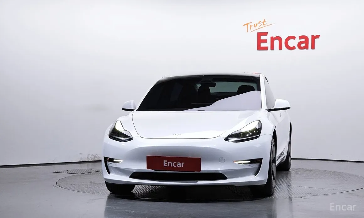 Фото 3 - Tesla Model 3