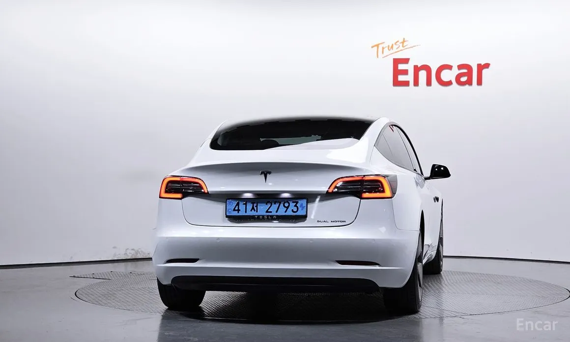 Фото 4 - Tesla Model 3