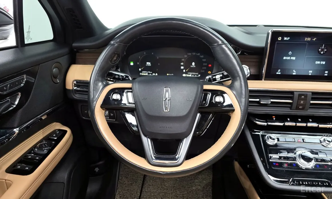 Фото 13 - Lincoln Corsair