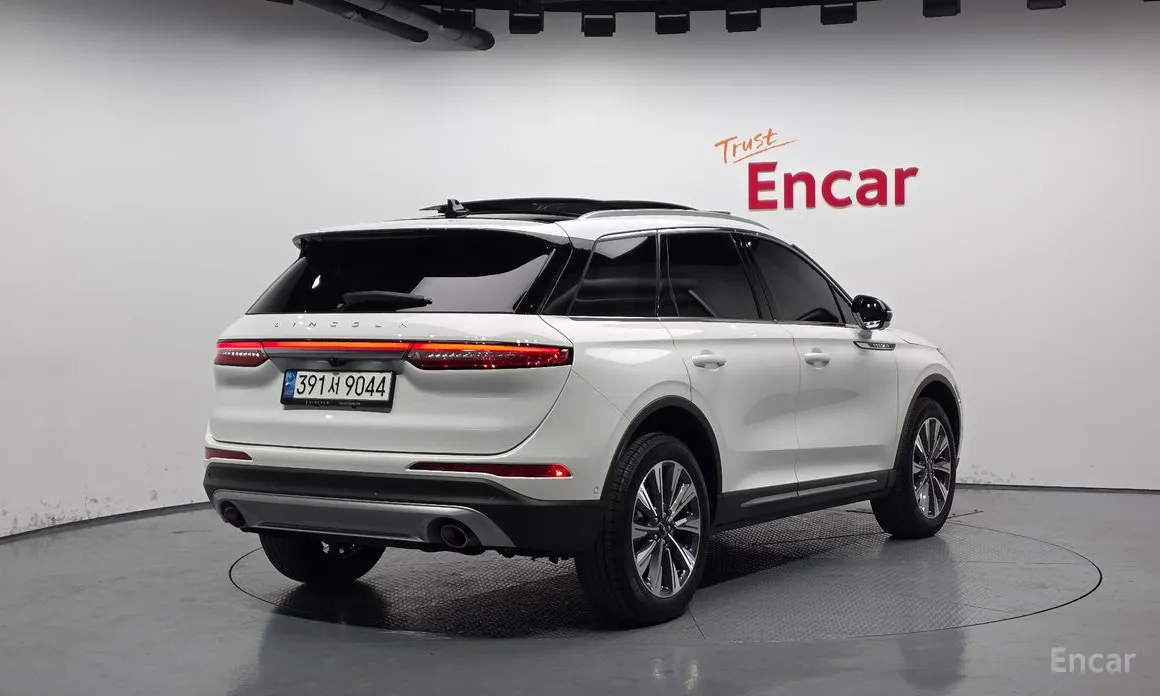 Фото 2 - Lincoln Corsair