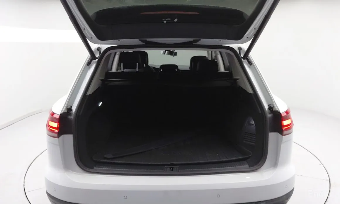 Фото 13 - Volkswagen Touareg