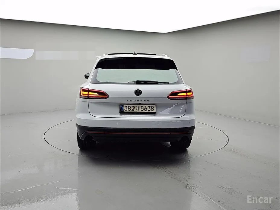 Фото 2 - Volkswagen Touareg